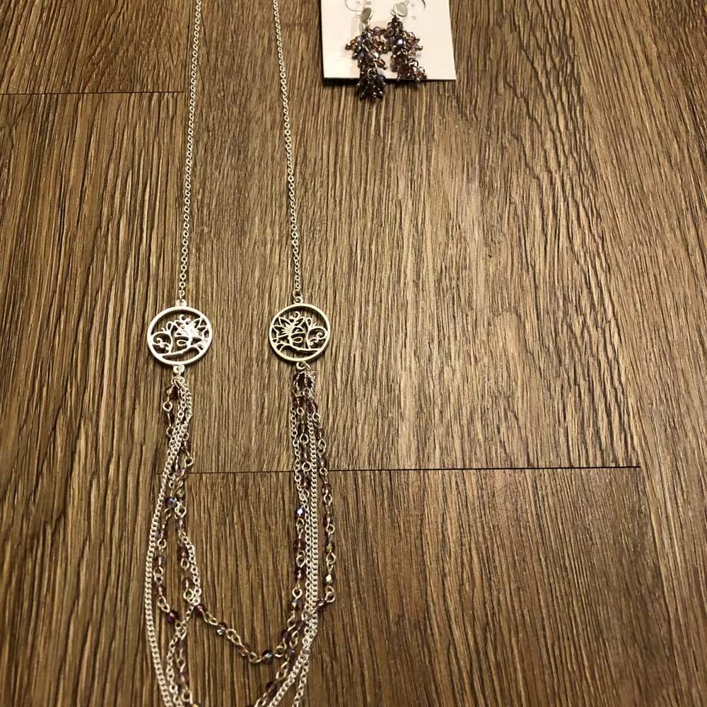 Beautiful necklace and earring set - New!